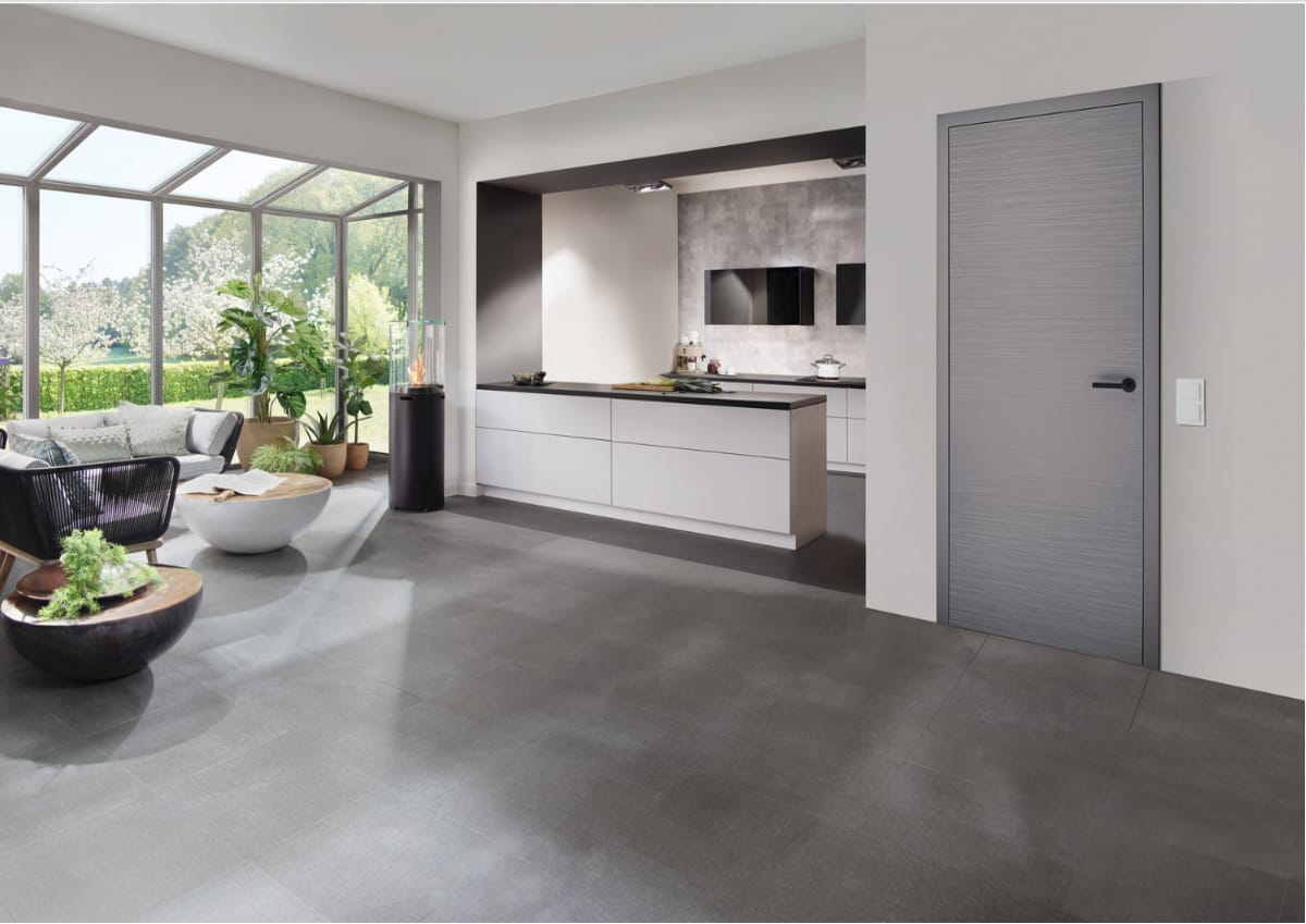 Stumpf-einschlagende-Holztuer-1